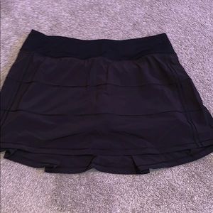 Black lulu lemon skirt size 8 practically NEW!!!